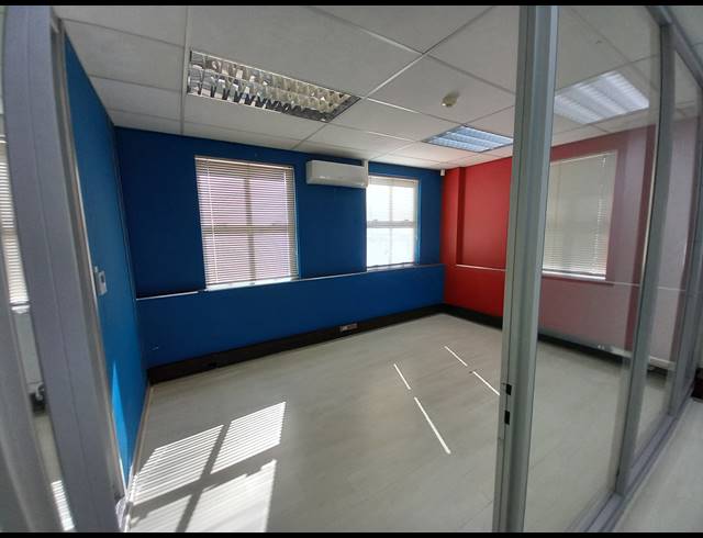 1,940M² OFFICE TO LET IN BRYANSTON
